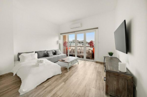 FIRST CLASS 1BR Majestic Luxury with Pool View